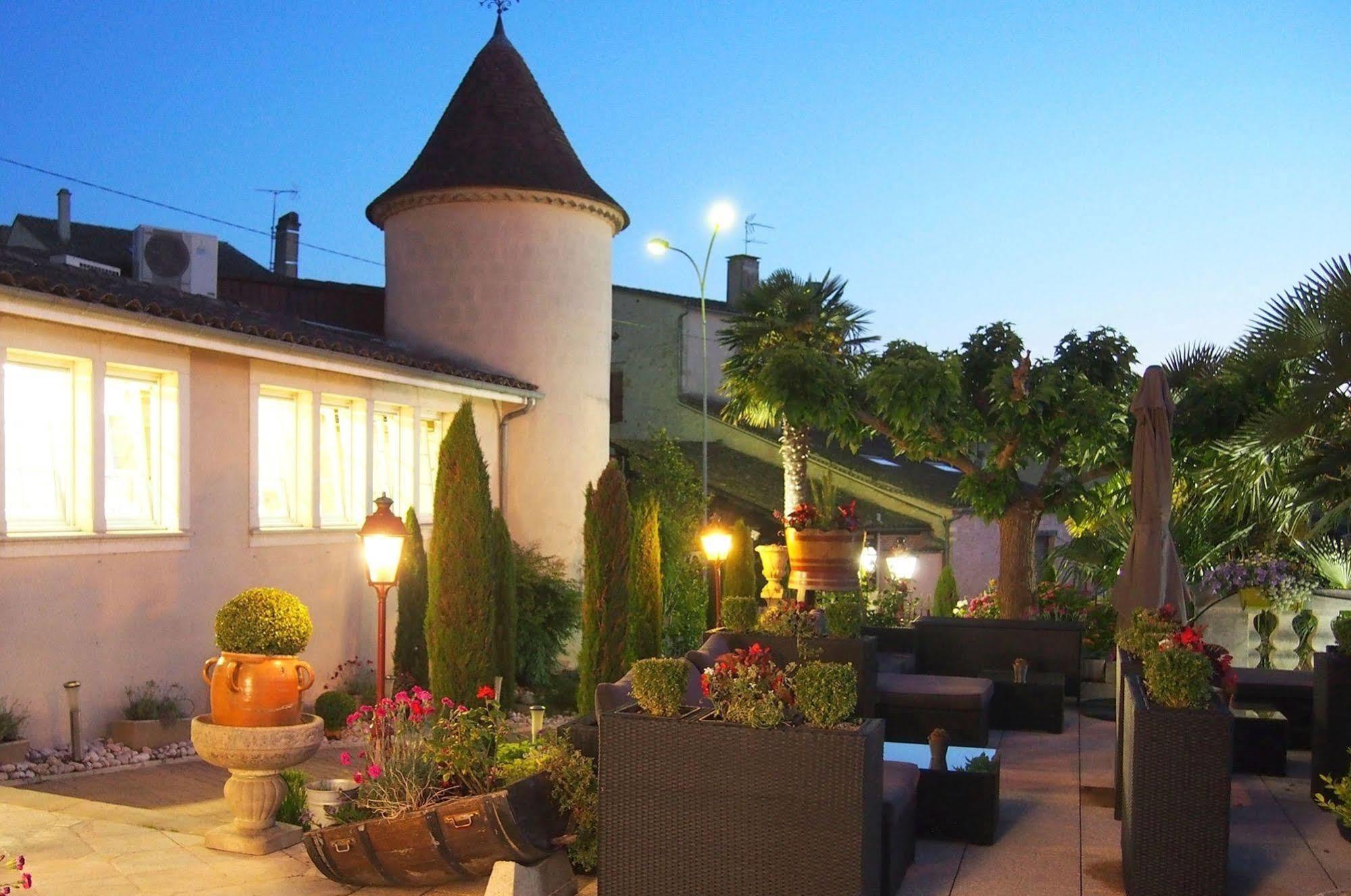 Logis Hostellerie Des Ducs Duras Exteriér fotografie