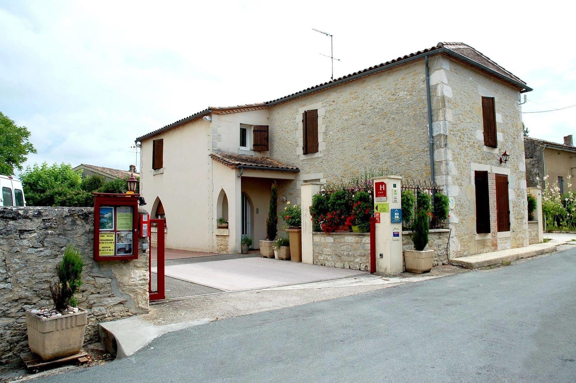 Logis Hostellerie Des Ducs Duras Exteriér fotografie