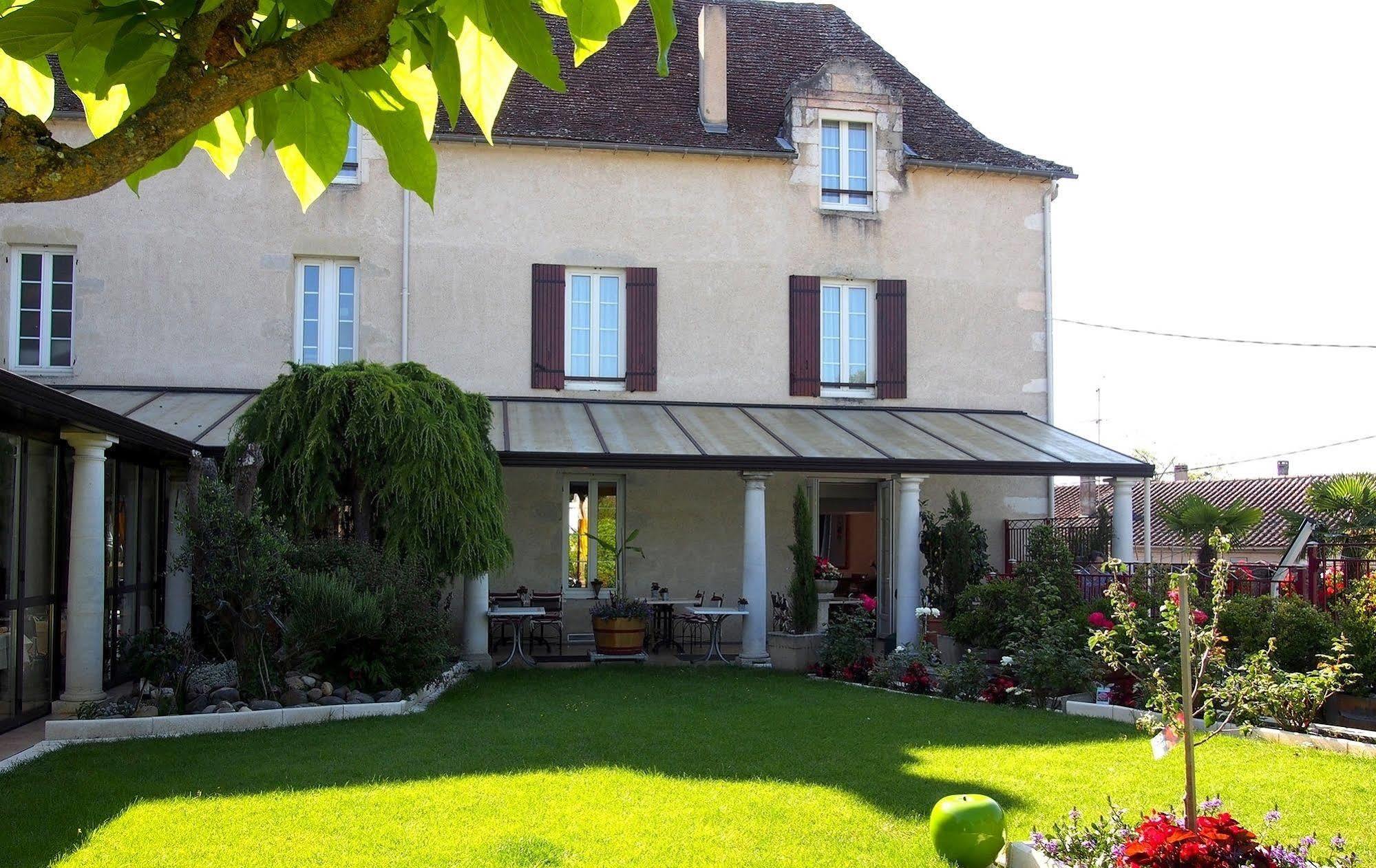 Logis Hostellerie Des Ducs Duras Exteriér fotografie